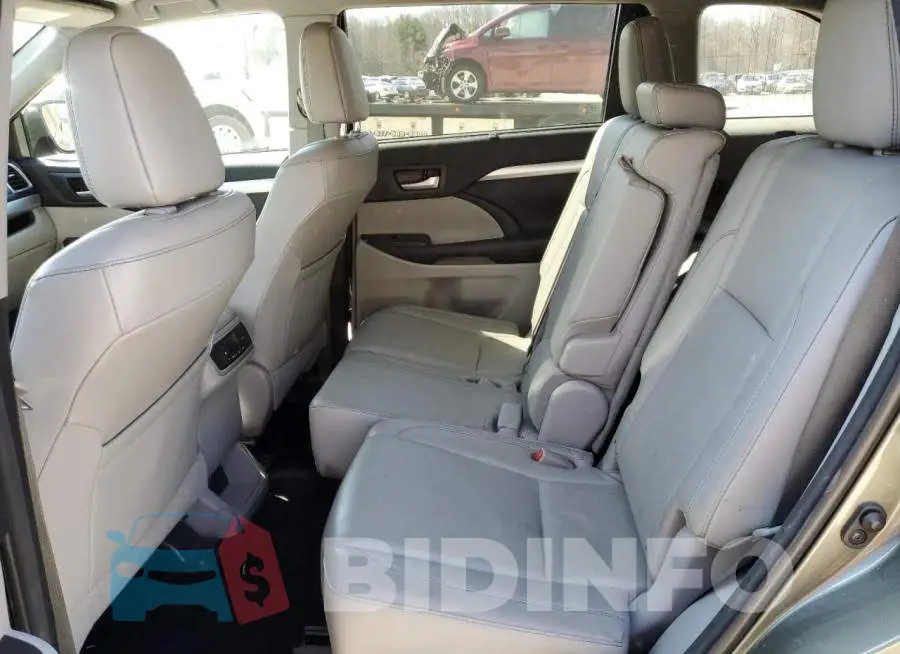 5TDJKRFH4GS300812 Photo# 11