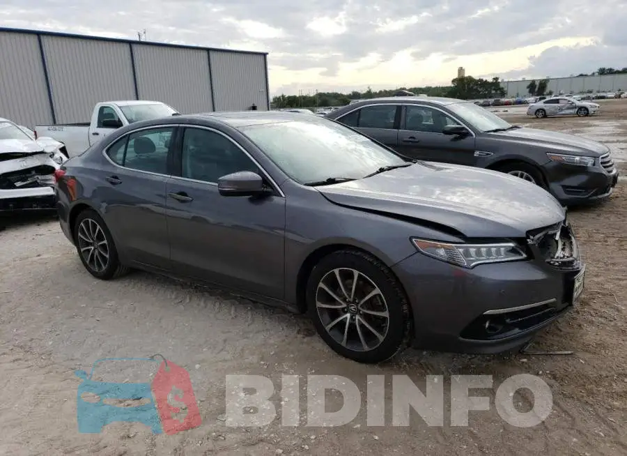 19UUB3F73HA001815 Photo# 4