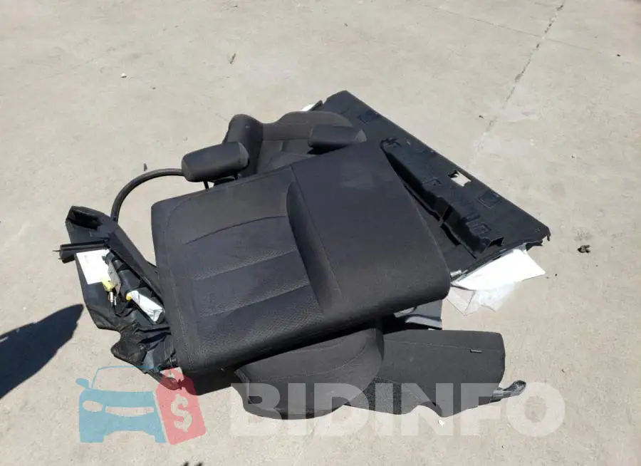1G1ZB5ST3KF146939 Photo# 12