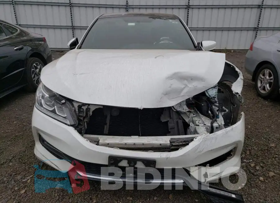 1HGCR2F16HA070883 Photo# 5