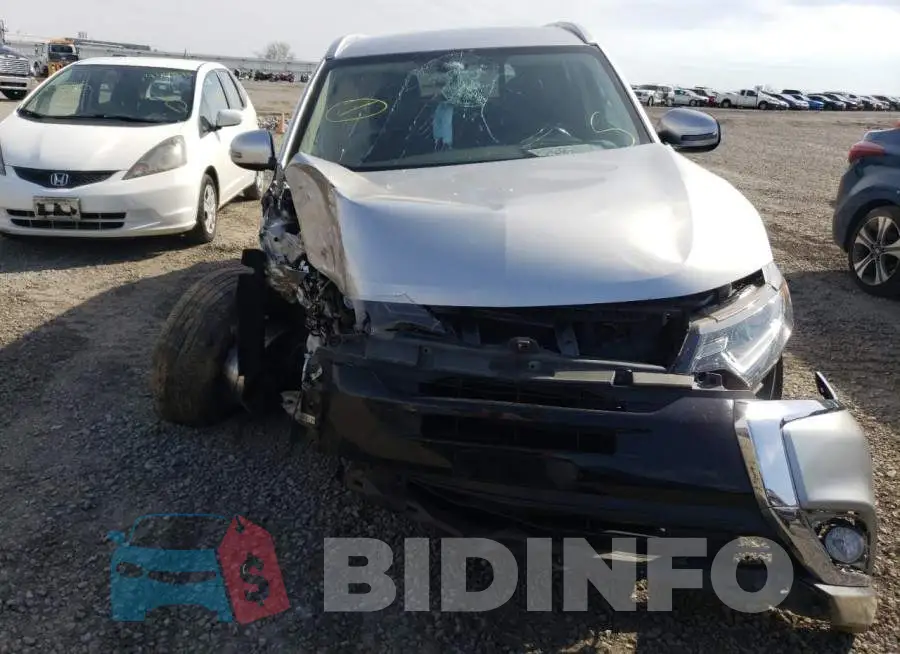 JA4AD3A39JZ017387 Photo# 5