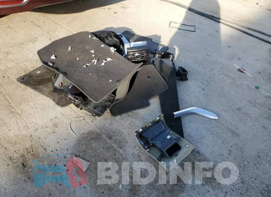 19UUB2F38FA026021 Photo# 12