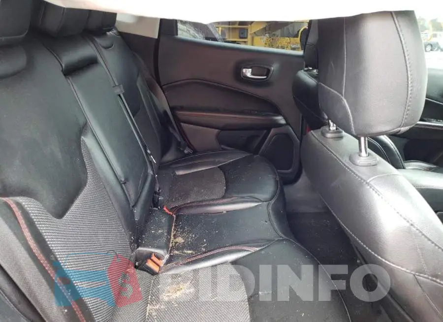 3C4NJDDB2LT208541 Photo# 11
