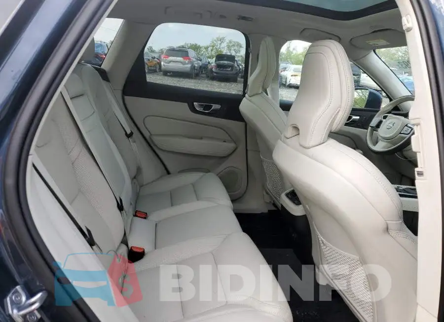 YV4102RL3M1716109 Photo# 10