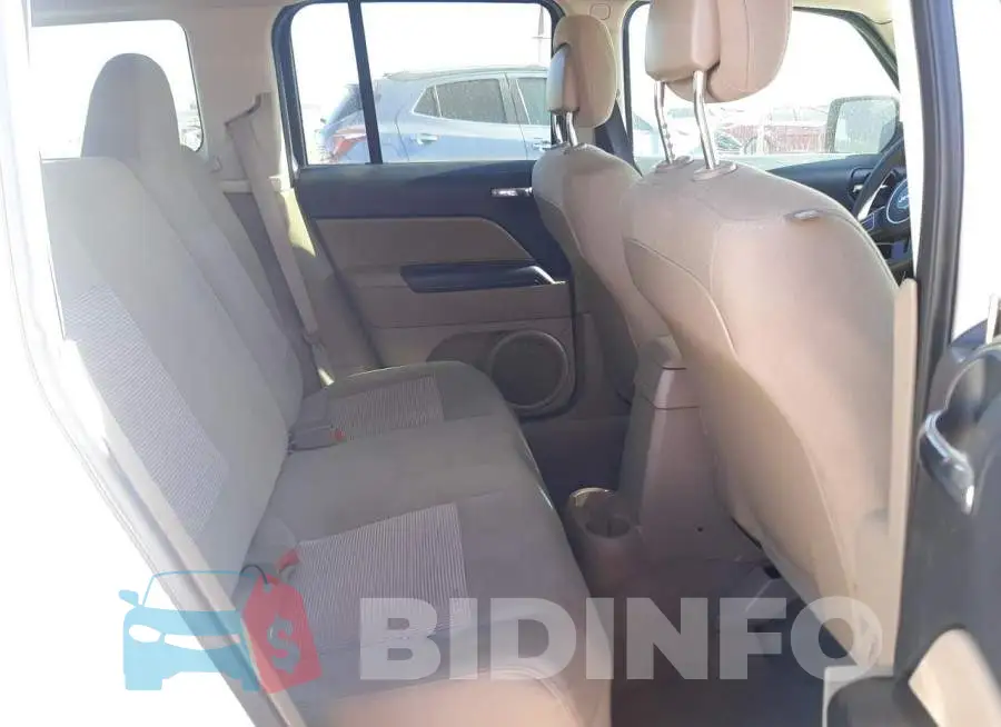 1C4NJPBB0FD400703 Photo# 11