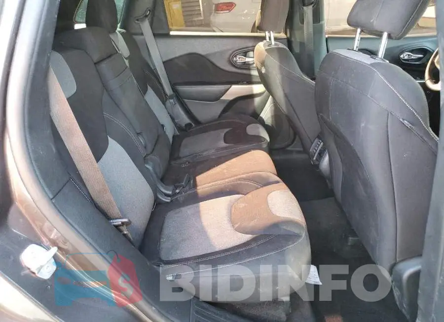 1C4PJLCB6JD510387 Photo# 10