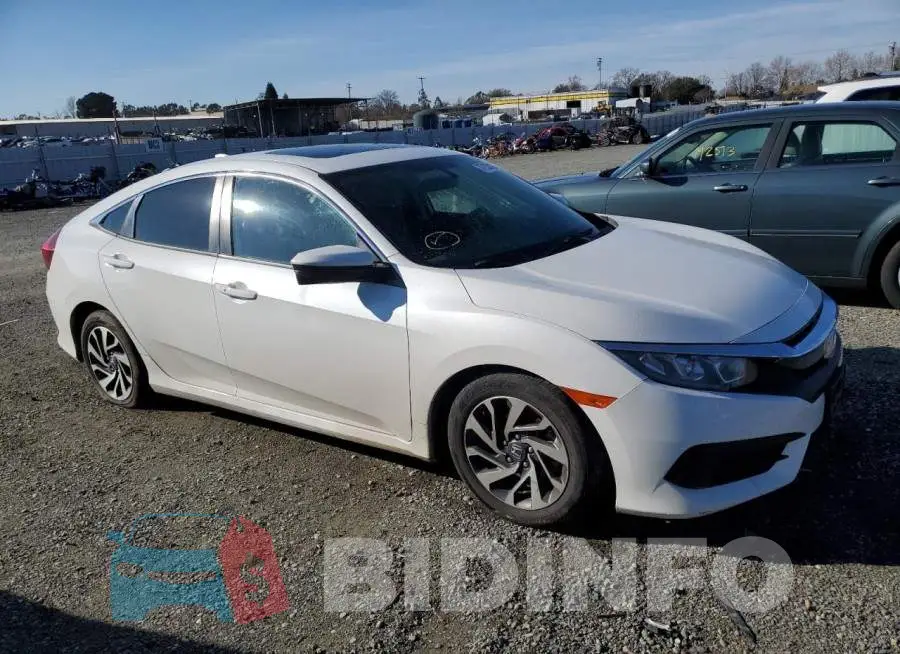19XFC2F73JE201949 Photo# 4