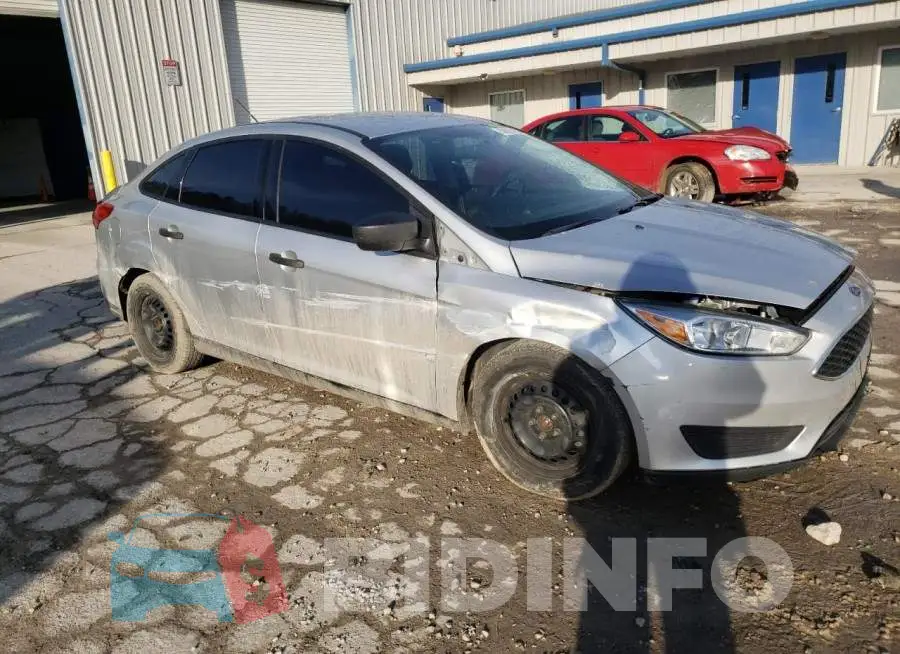 1FADP3E21JL320992 Photo# 4