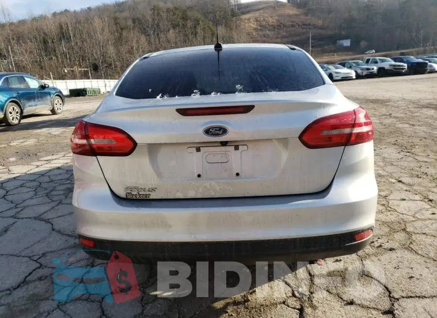 1FADP3E21JL320992 Photo# 6