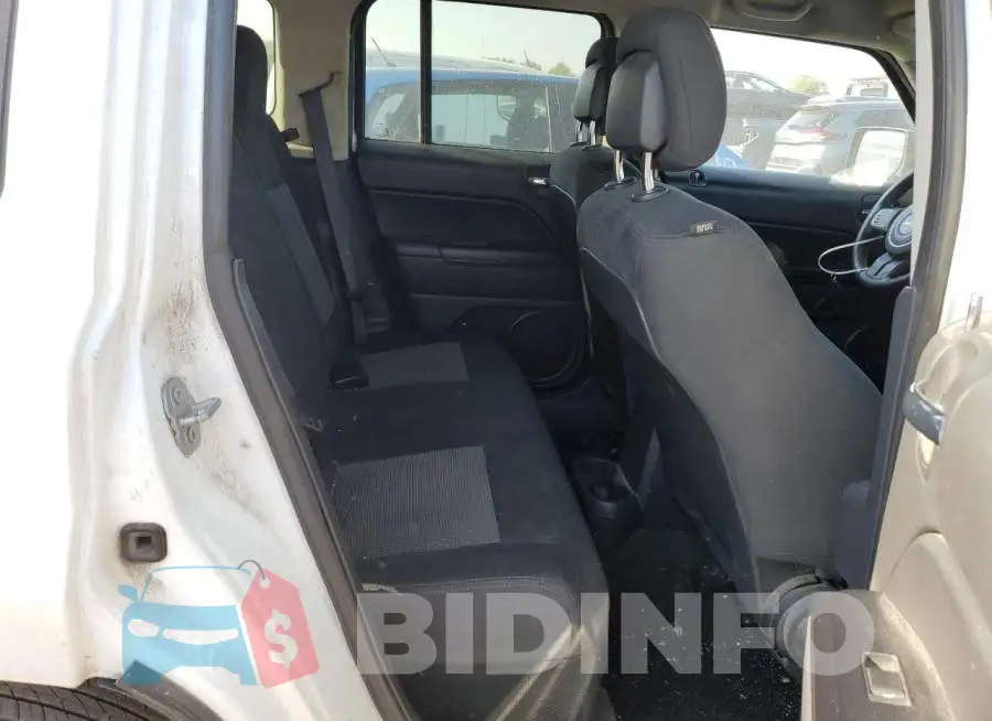 1C4NJPBAXGD743964 Photo# 10