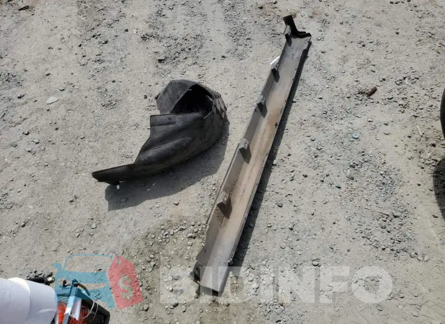 1FADP3F22JL250711 Photo# 12