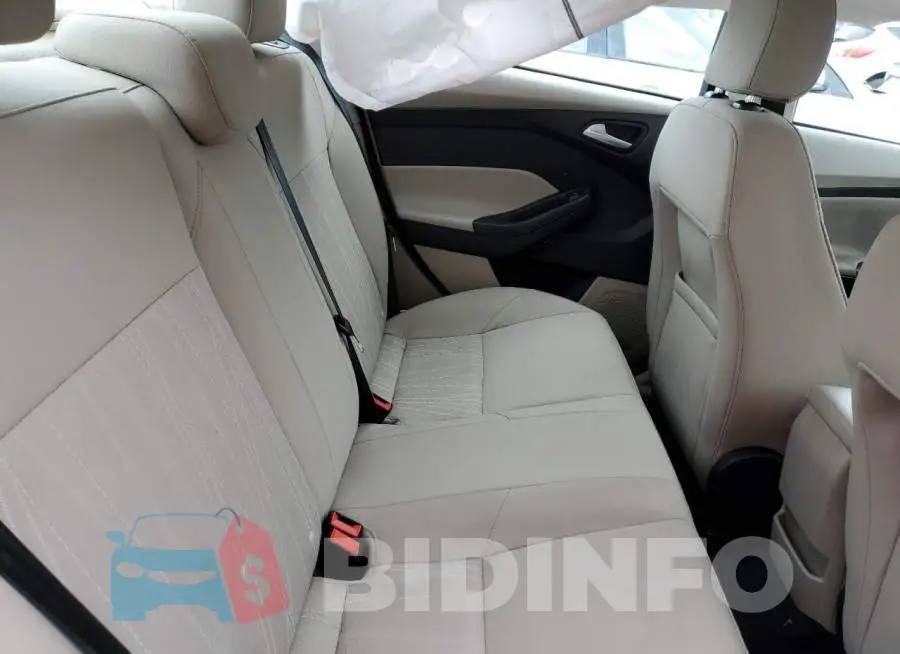 1FADP3F26GL306786 Photo# 10