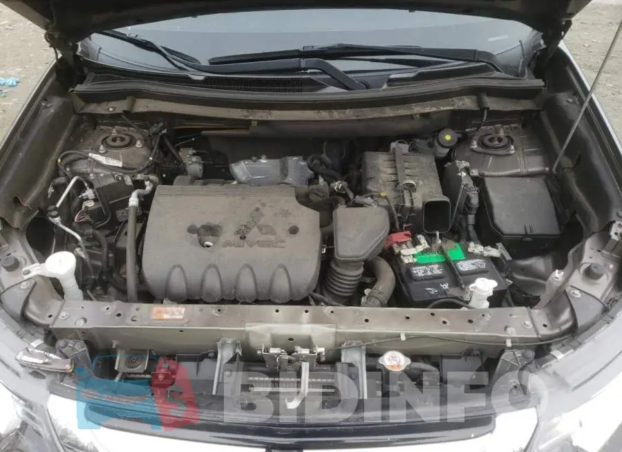 JA4AD3A33JZ054113 Photo# 12