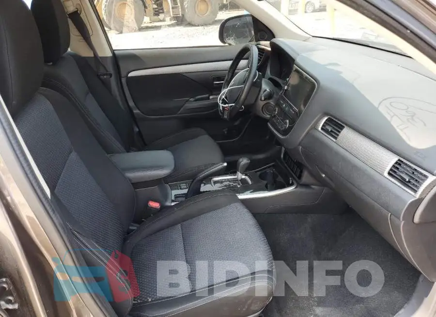JA4AD3A33JZ054113 Photo# 7