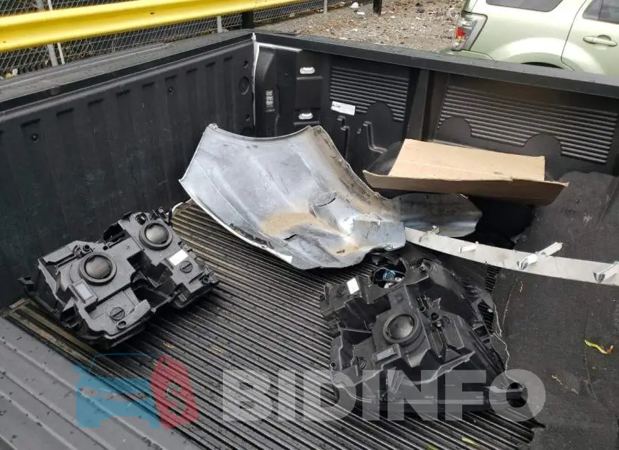 1GCPYCEF5MZ185136 Photo# 12