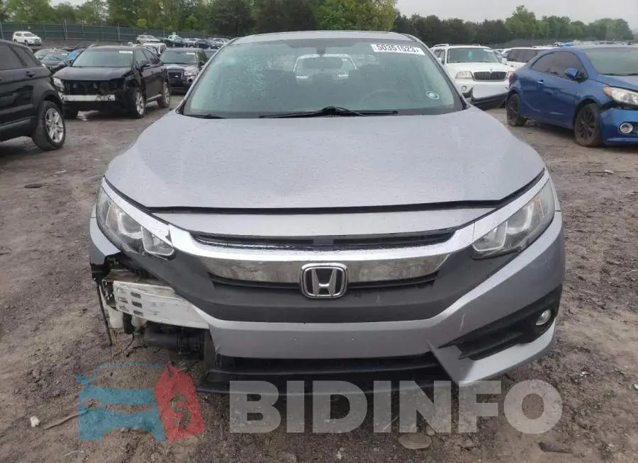 19XFC1F38HE010772 Photo# 5