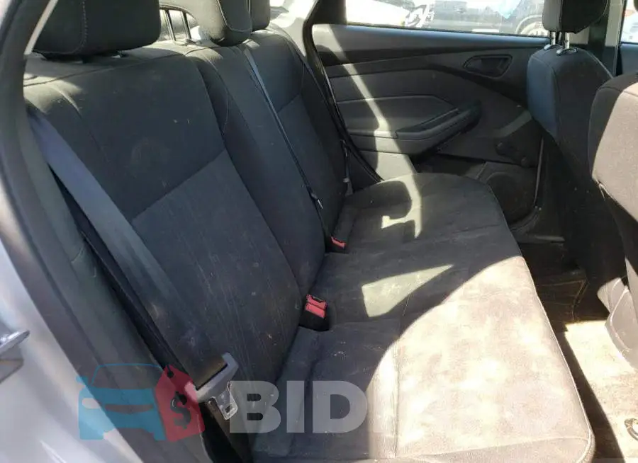 1FADP3E20JL225811 Photo# 6