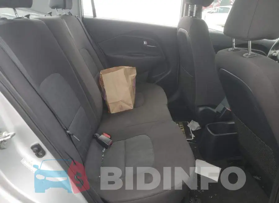 KNADM4A32H6115372 Photo# 10