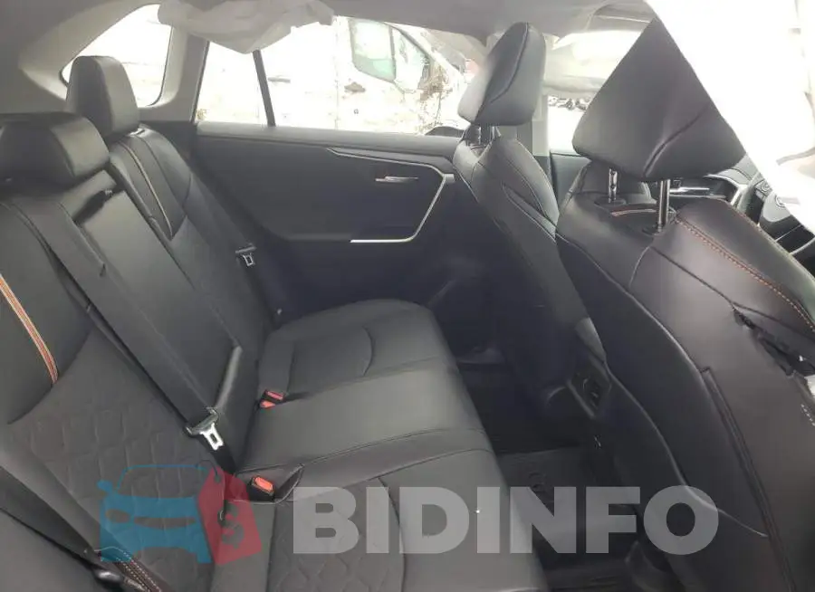 2T3J1RFV8PW340978 Photo# 10