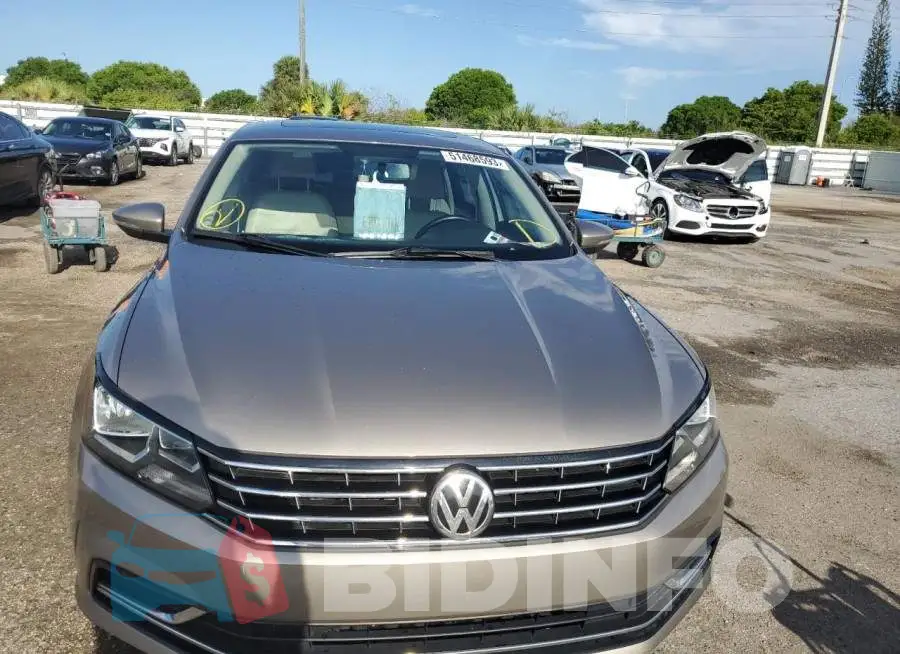 1VWBS7A38GC035962 Photo# 5