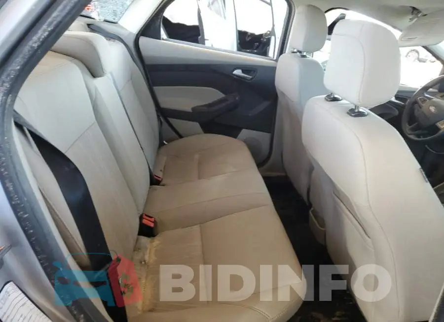 1FADP3F2XJL237429 Photo# 10