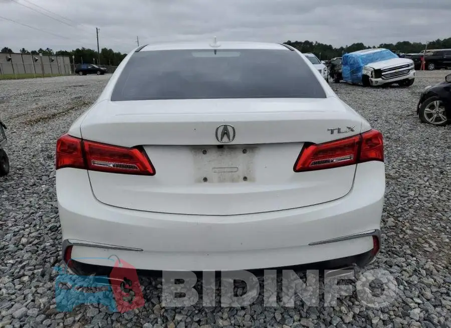 19UUB2F53JA001392 Photo# 6
