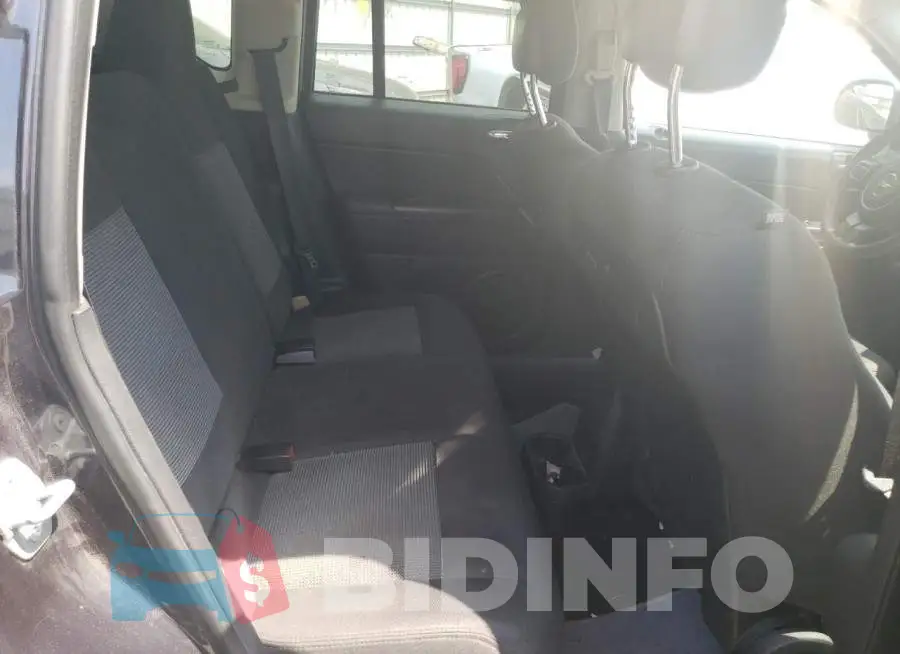 1C4NJCBA7FD219601 Photo# 10