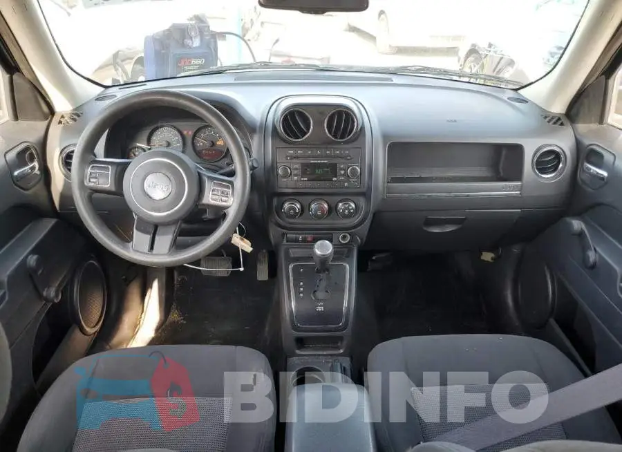 1C4NJPBB6GD774430 Photo# 8