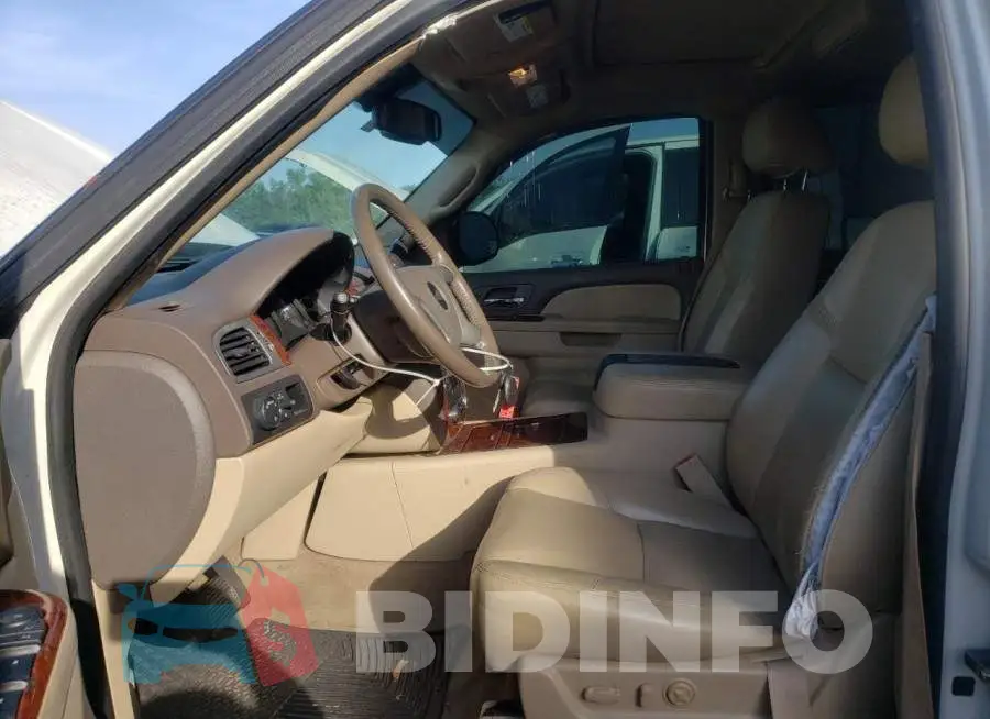 1GNSCCE00ER167933 Photo# 7