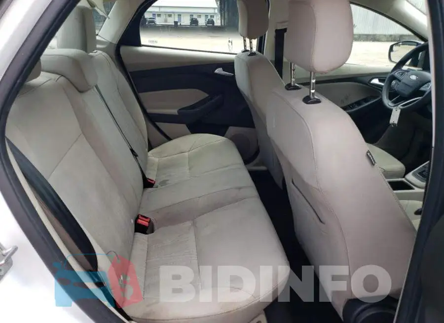 1FADP3F28JL325072 Photo# 10