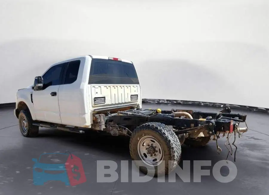 1FT7X2B63JEB30592 Photo# 2