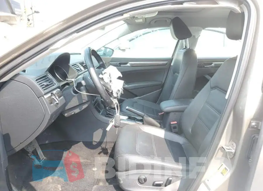 1VWBT7A38GC011058 Photo# 7
