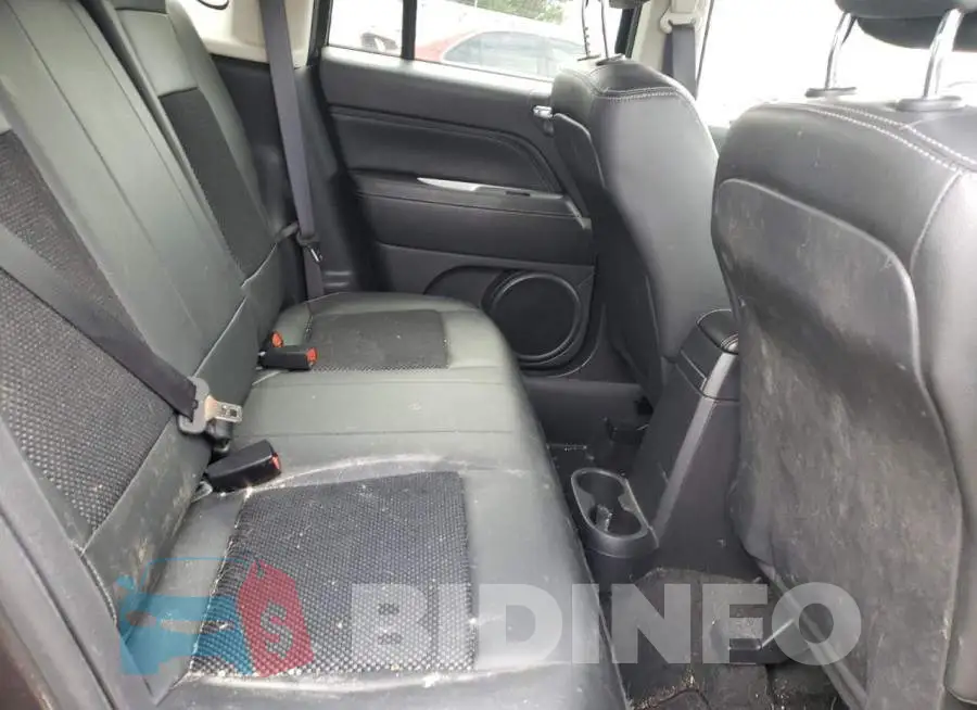 1C4NJDEB4HD204972 Photo# 10