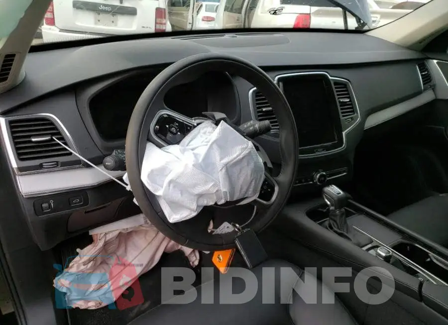 YV4102PK7N1836572 Photo# 8