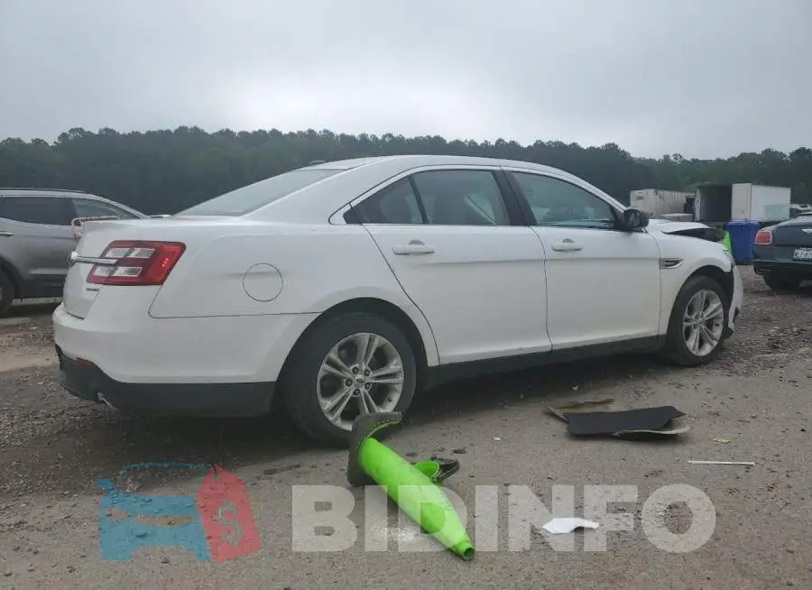 1FAHP2D82FG190500 Photo# 3