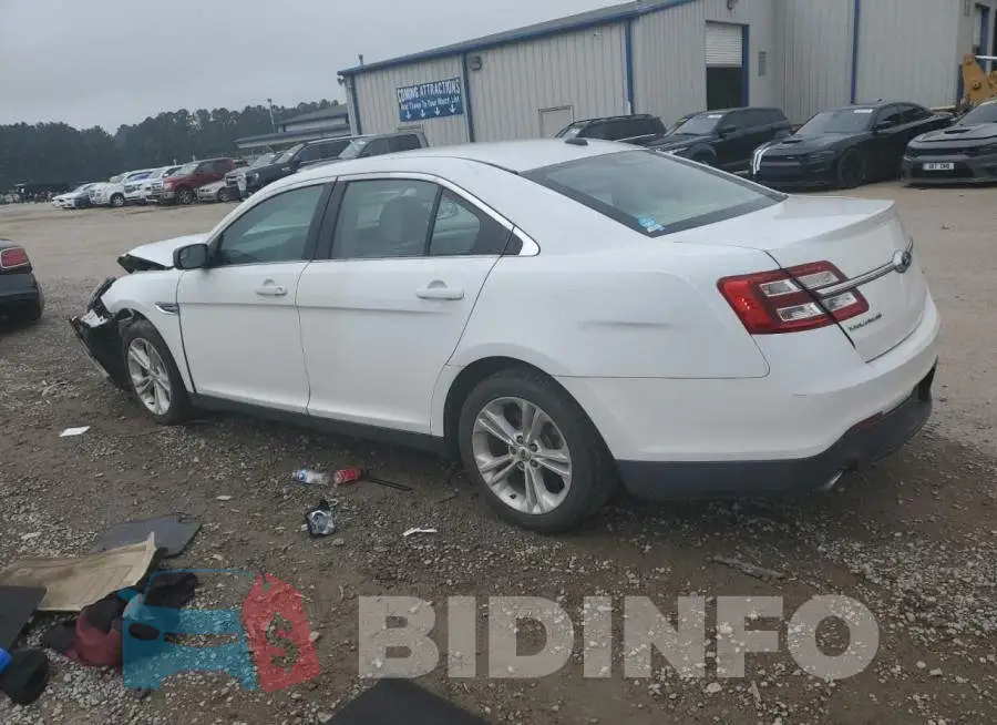 1FAHP2D82FG190500 Photo# 2
