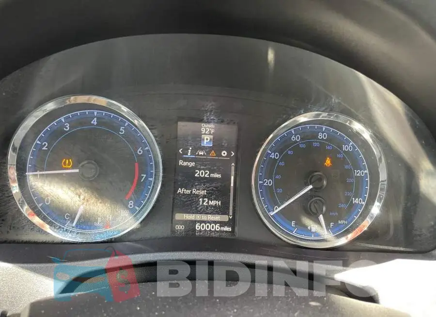 2T1BURHE9JC983527 Photo# 8