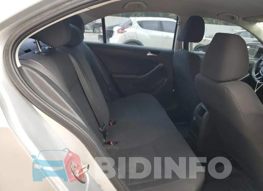 3VW267AJ7GM254817 Photo# 10