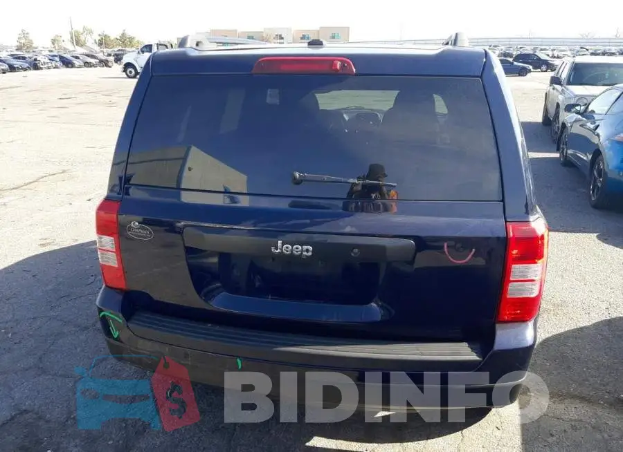 1C4NJPBBXGD700721 Photo# 6