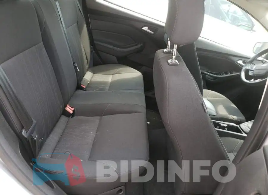 1FADP3F22JL327903 Photo# 10