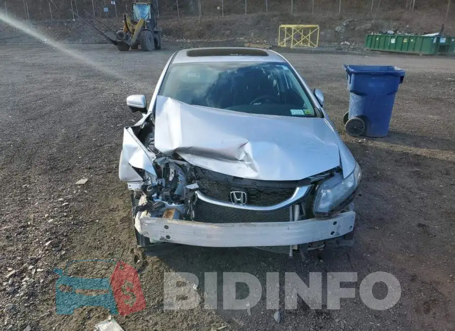 19XFB2F84FE241735 Photo# 5