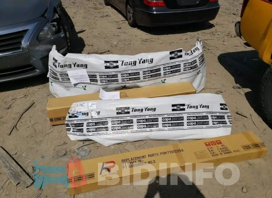 4T1B31HK8JU001737 Photo# 12