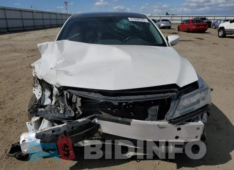 19UDE2F71JA001447 Photo# 5