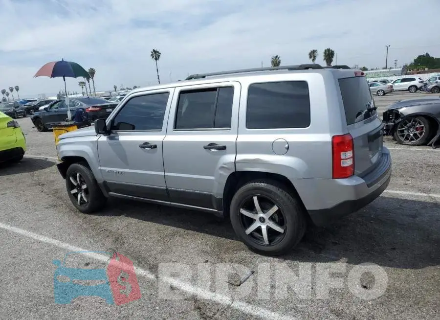 1C4NJPBB2FD358793 Photo# 2