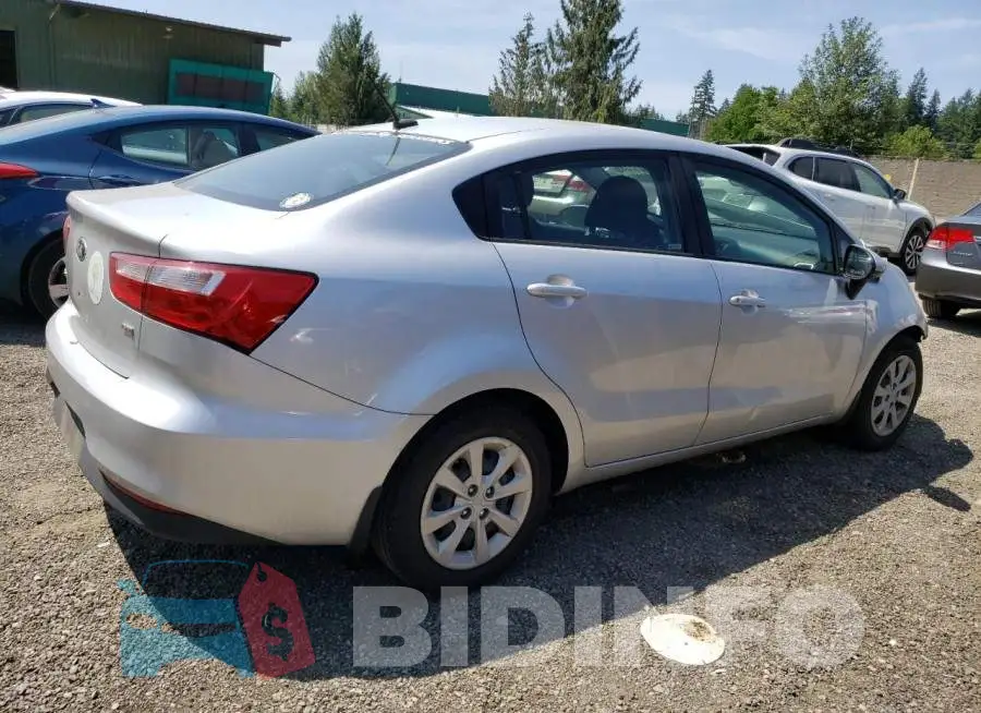 KNADM4A32G6642715 Photo# 3