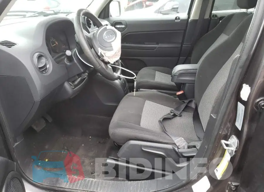 1C4NJPFB2HD184690 Photo# 7