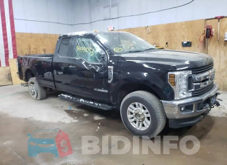 1FT7X2BT6JEB26896 Photo# 4