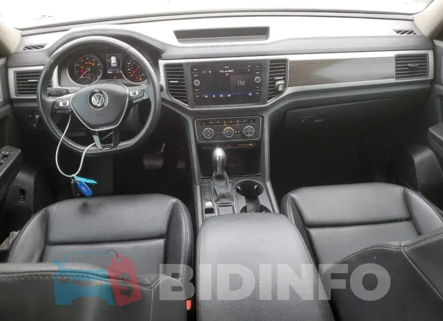 1V2DR2CA1JC528880 Photo# 8