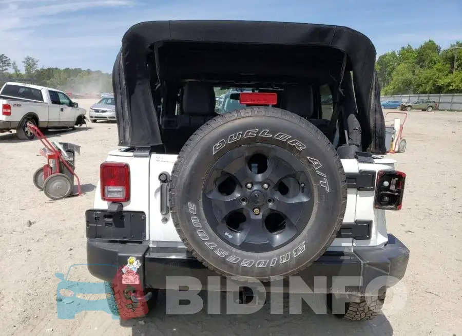 1C4BJWEGXFL710318 Photo# 6