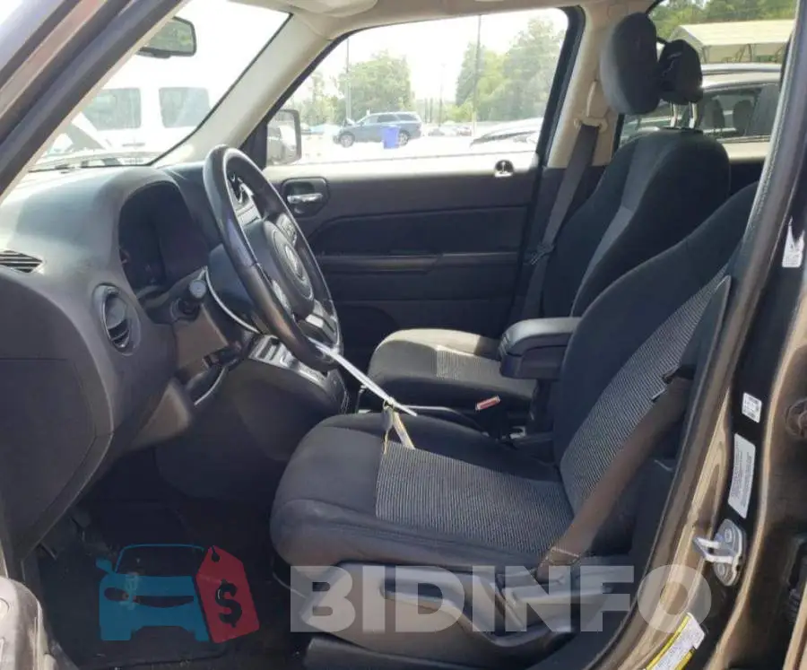 1C4NJPFA4GD599242 Photo# 7